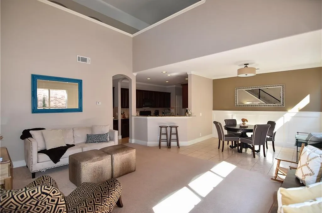 3 bed, 2.5 bath, 2088 sqft, $2,650 — Photo 3
