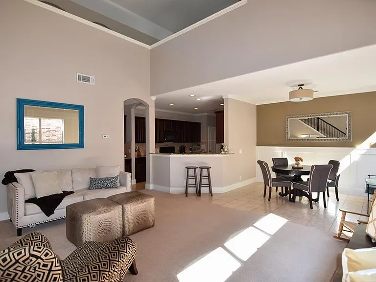 1708 Estacado Dr — Photo 3