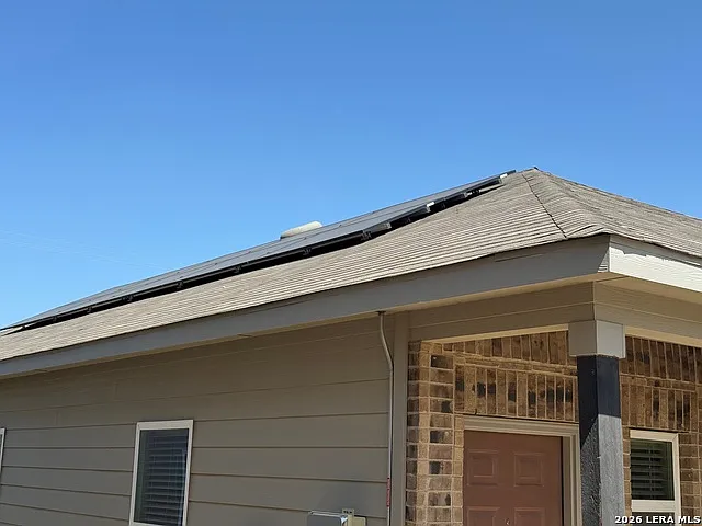 3 bed, 2.0 bath, 1340 sqft, $1,540 — Photo 3