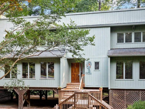 327 Azalea Dr, Chapel Hill, NC 27517