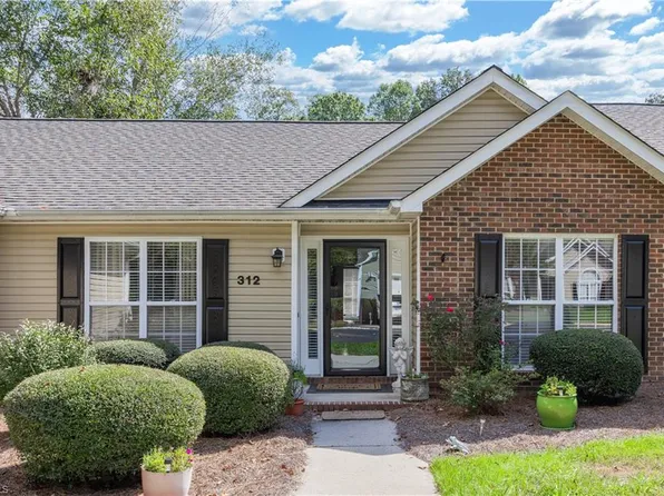 312 Quarterpath Ln, Jamestown, NC 27282