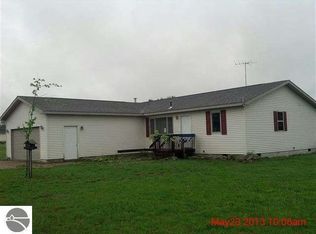 1001 Isabella Vista Dr, Lake Isabella, MI