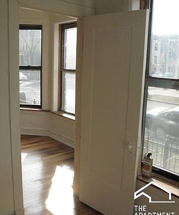 2nd image of 1002 N Richmond St #2N