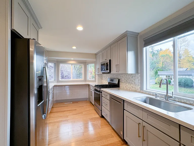 5657 23rd Ave SW — Photo 3