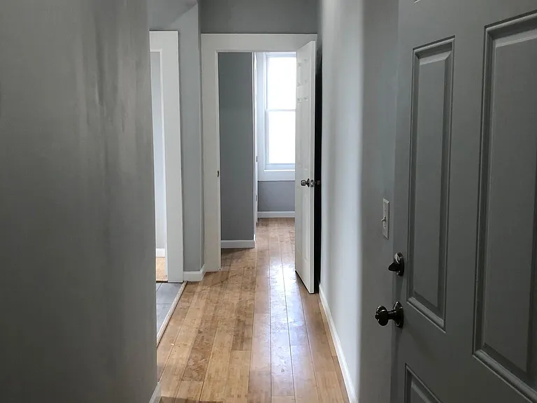 946 Broad St #7 — Photo 7