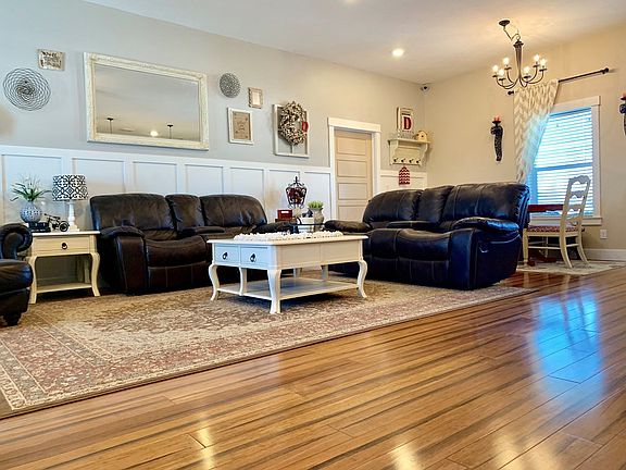 3rd image of 2215 N Travis Way