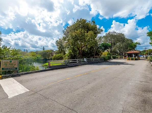 6301 N Falls Circle Dr APT 213, Fort Lauderdale, FL 33319