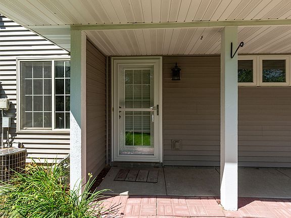 3rd image of 7801 Oak Ct