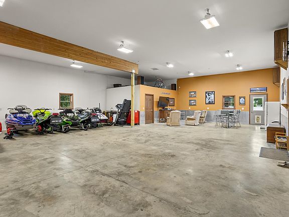 5th image of 606 3rd St E