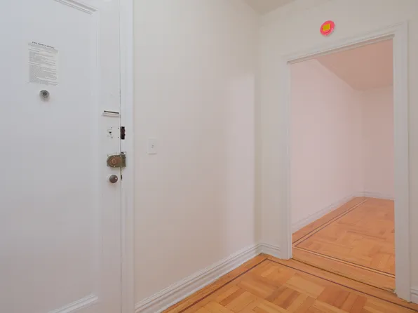 340 E Mosholu Parkway S image 2 of 7