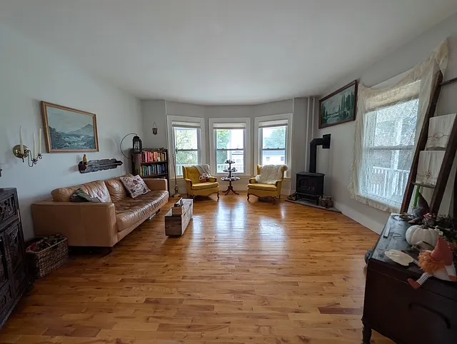 3 bed, $2,830 — Photo 1