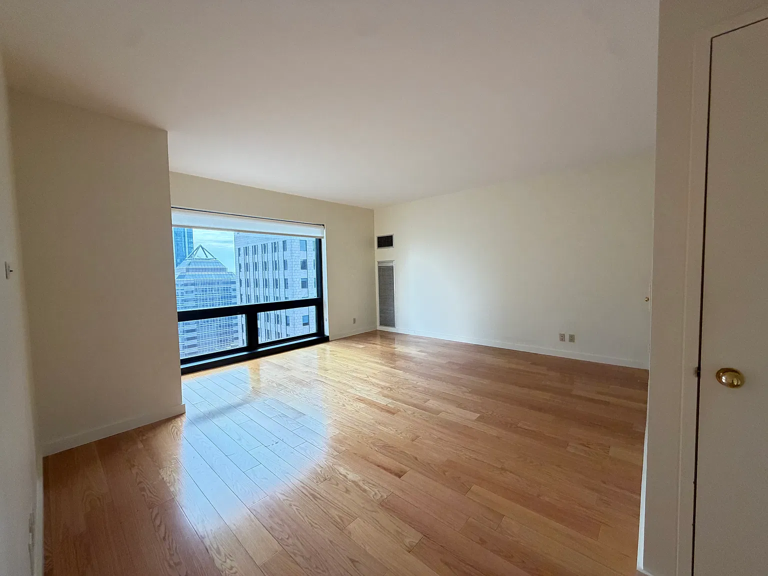 721 5th Avenue — Photo 4