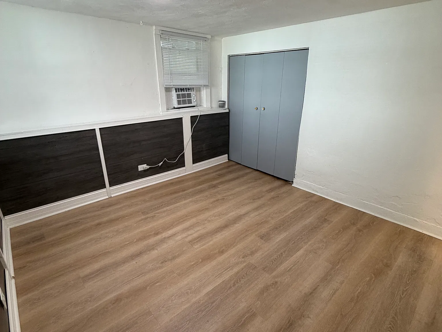 Studio, $900 — Photo 2