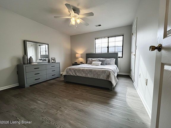 5th image of 3805 Yardley Ct Unit 208