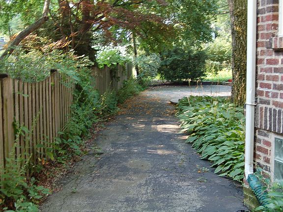5th image of 1351 Greenwood Ave