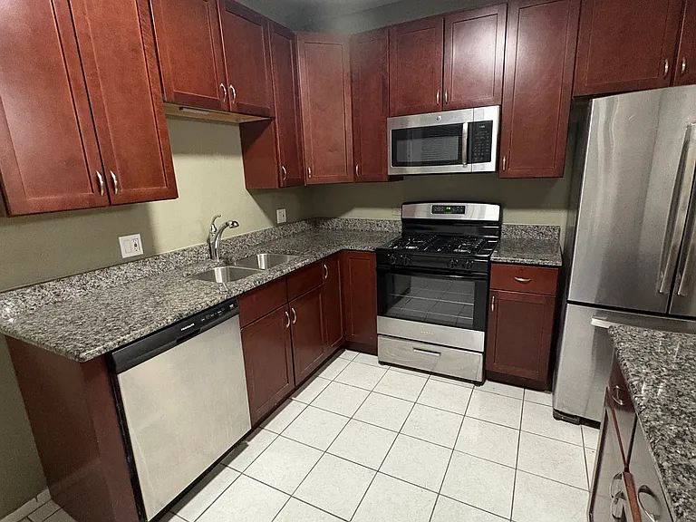 2743 N Hampden Ct #1E — Photo 10