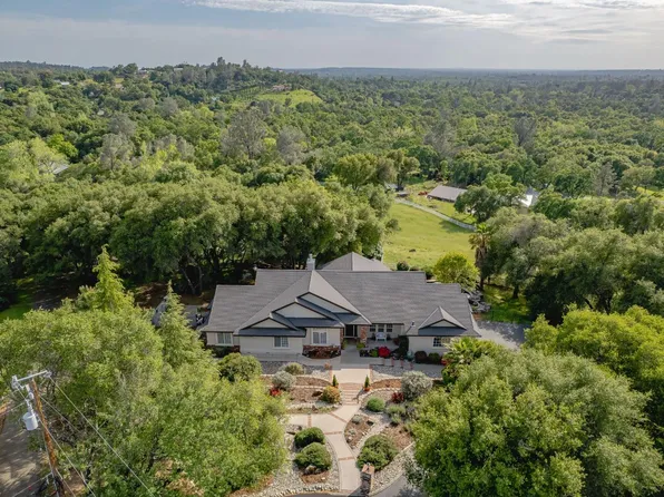 8899 Balmoral Dr, Newcastle, CA 95658