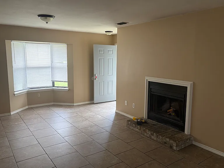 5056 Oak Hill Dr — Photo 8