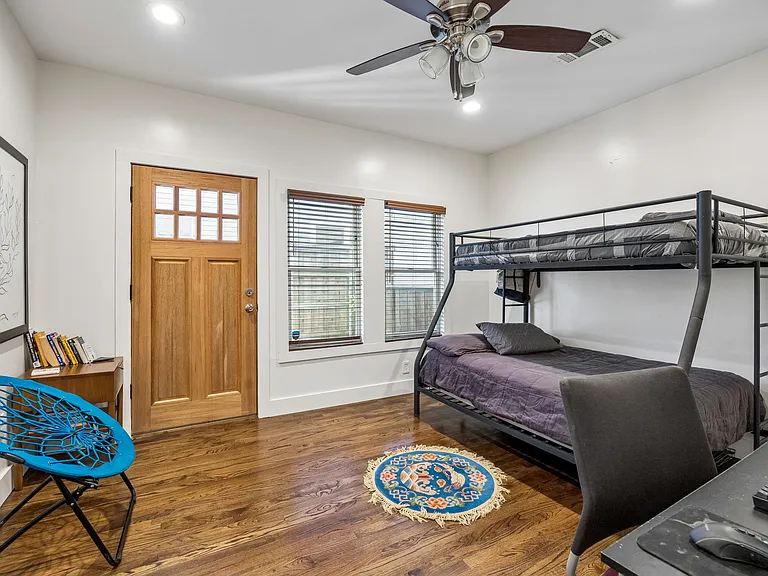 310 N Montclair Ave — Photo 26