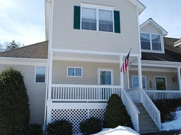 35 Copper Creek Cir, Newtown, CT 06470