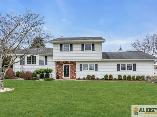 5 Travis Ct, Monroe Township, NJ 08831