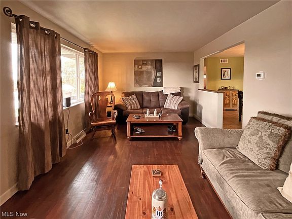 2nd image of 140 Debbie Ln