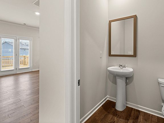 3rd image of 37 Virgil Rd