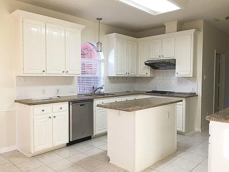 17503 Sunny Trail Ln — Photo 2