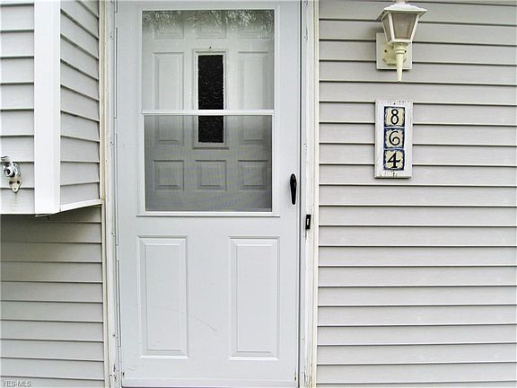 2nd image of 864 Gayer Dr