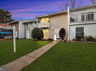 823 Sugarland Run Dr, Sterling, VA