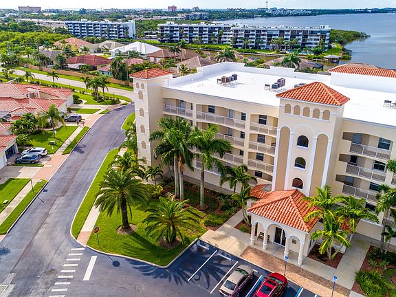 2nd image of 551 Casa Bella Dr Unit 301