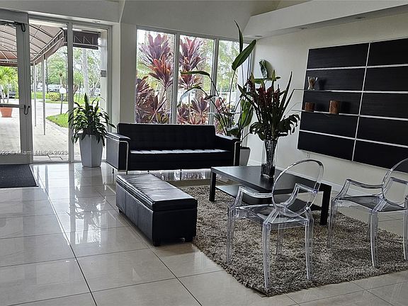 2nd image of 120 Lakeview Dr APT 307