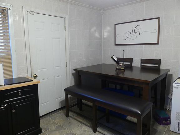 4th image of 436 Charlotte St