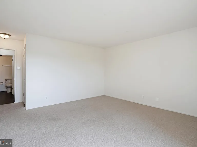 205 Yoakum Pkwy #1002 — Photo 9