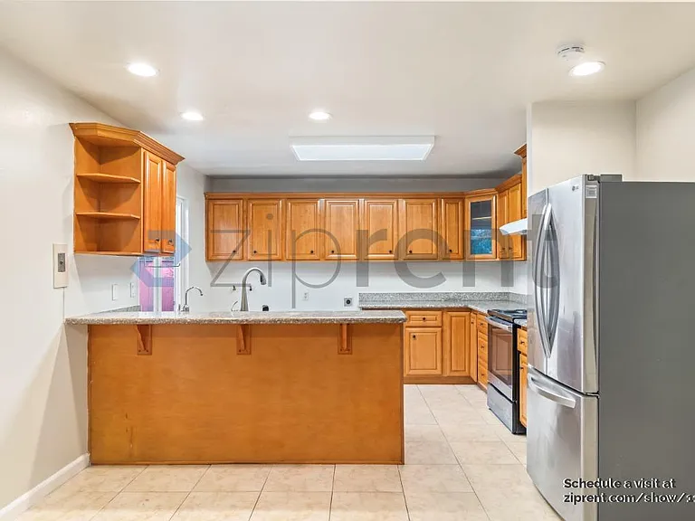 685 Carmar St — Photo 13