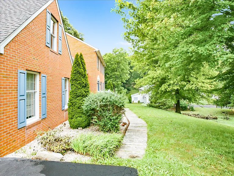 111 Launchris Dr — Photo 15