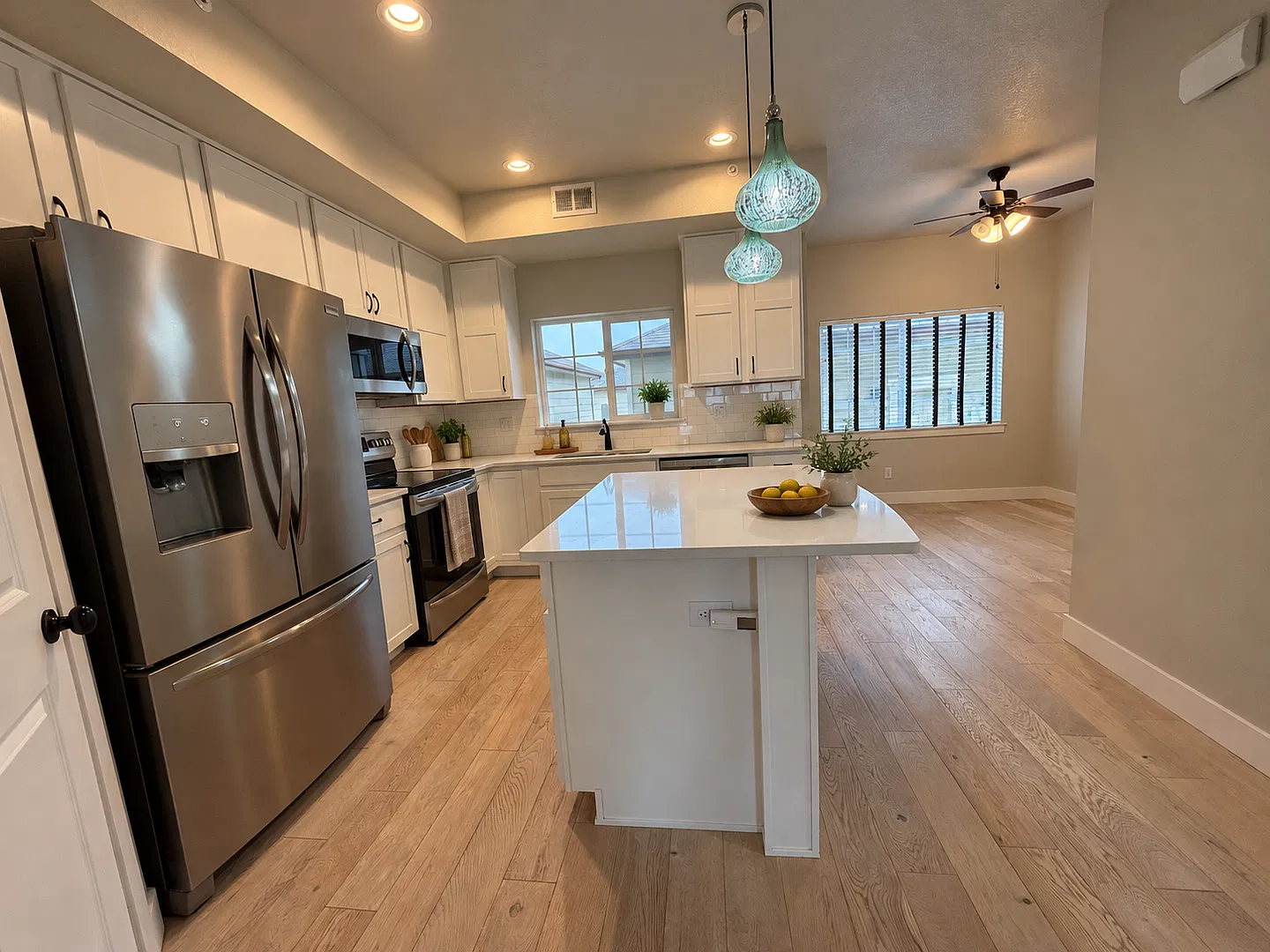 Glamorous Townhome in Observatory Village — Photo 2