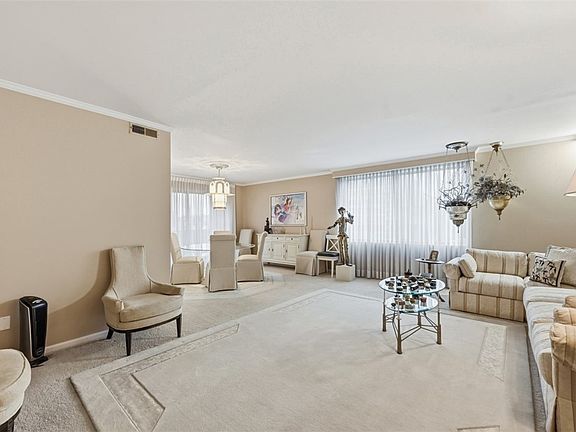 3rd image of 220 N Dithridge St APT 404
