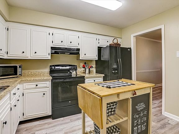 4th image of 125 Westfield Dr