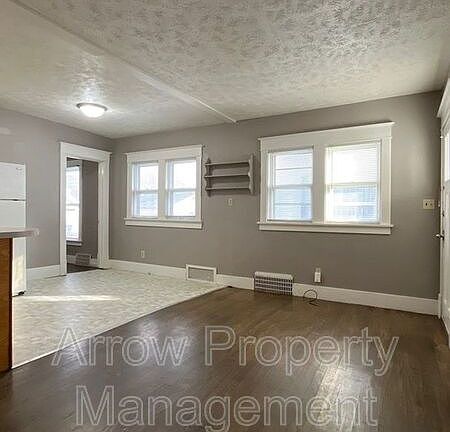 4th image of 1112 Peach St #2