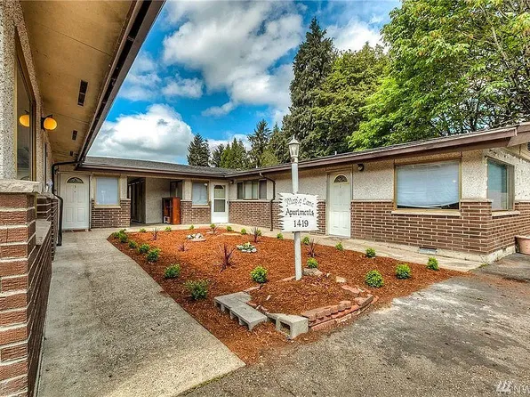 1419 Maple Ln, Kent, WA