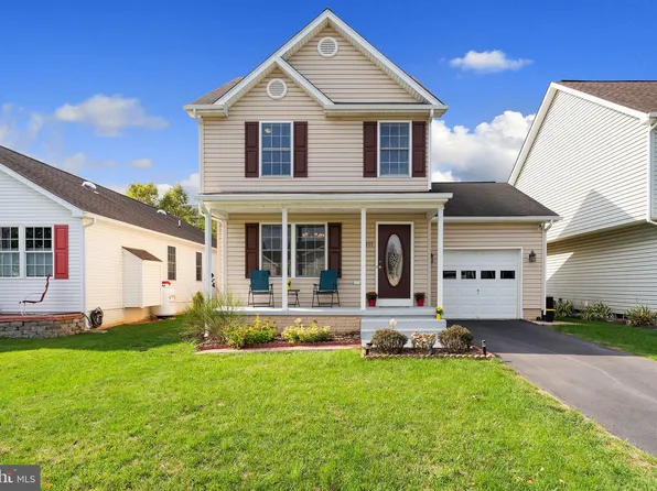 101 Peter Rabbit Dr, Ranson, WV 25438