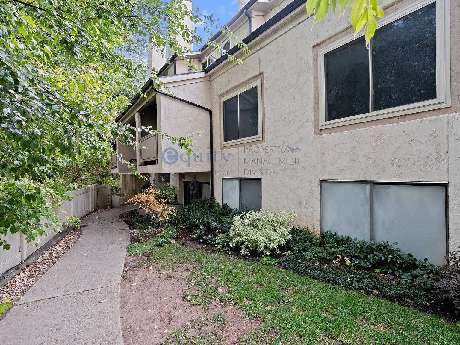 989 Creekhill Ln - FO - 1 — Photo 3