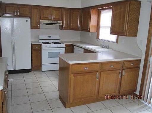 2nd image of 145 Howell Ave