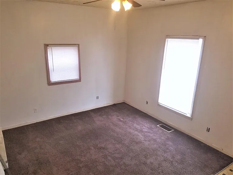 1342 Lee St — Photo 8