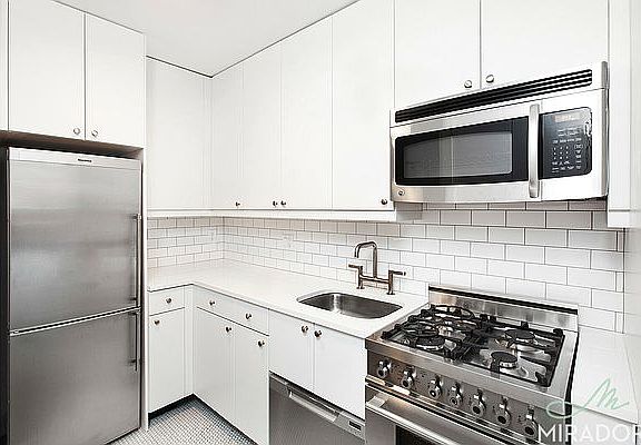 4th image of 304 E 20th St APT 7A