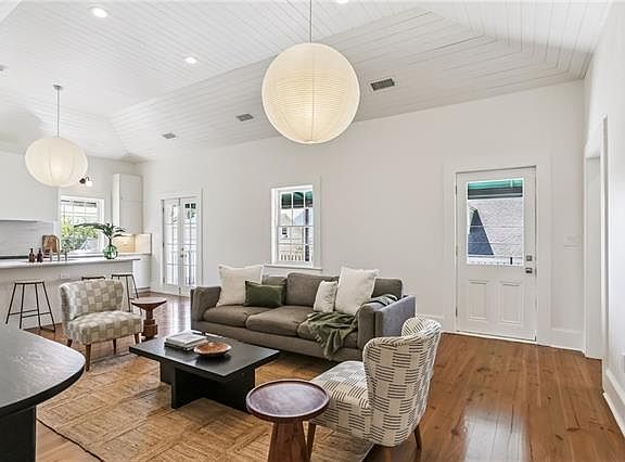 5th image of 3031 Saint Thomas St