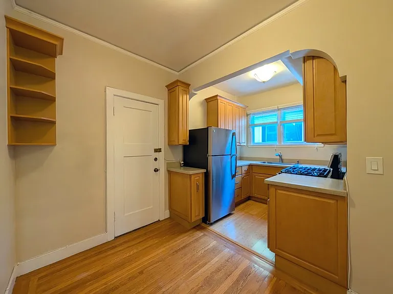 2427 Hilgard Ave — Photo 19