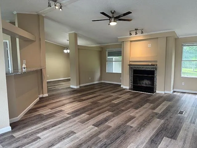 501 W Ryan Rd — Photo 3