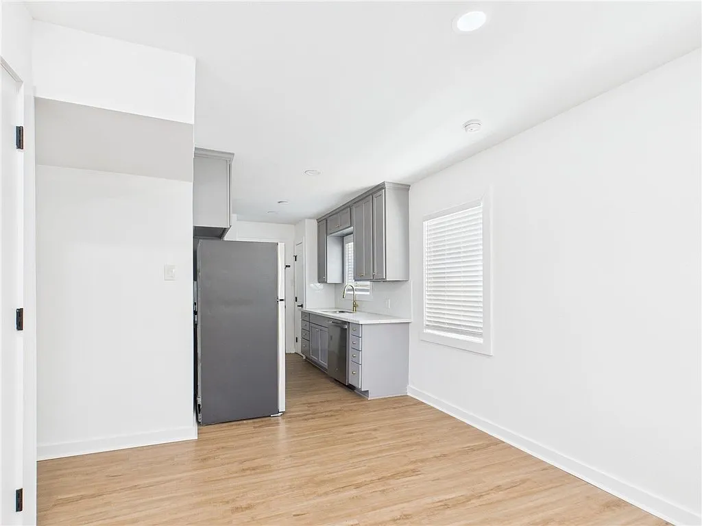 Building Photo - 607 Foch St #A